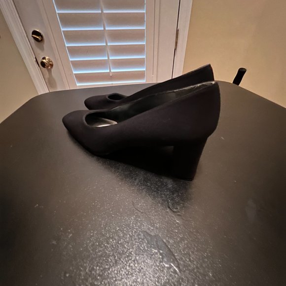 Stuart Weitzman size 7 1/2 AA black pumps - Picture 11 of 13